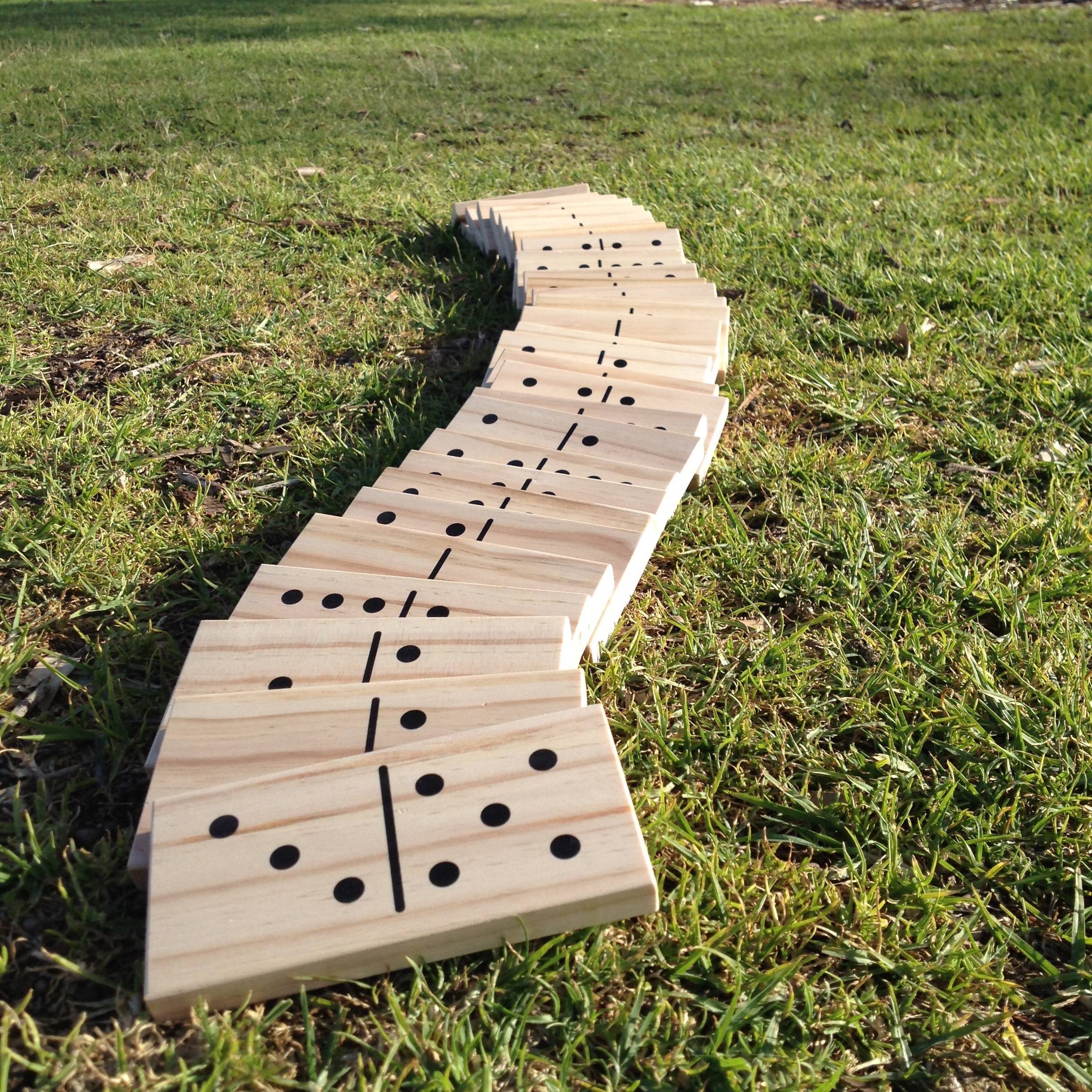 Giant Outdoor Dominoes Game Set with 28 Pieces 15cm - Image 3