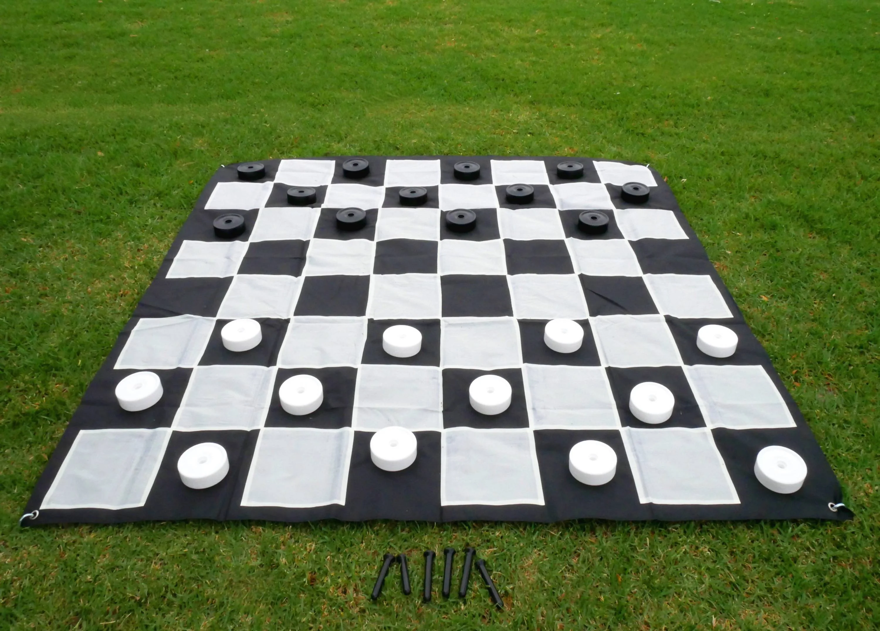 Giant Size Plastic Outdoor Checkers Game Set with Mat 1.5x1.5m - Image 4