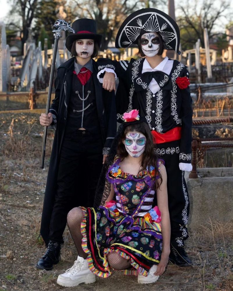 Gothic Vampire Boys Costume - Image 3