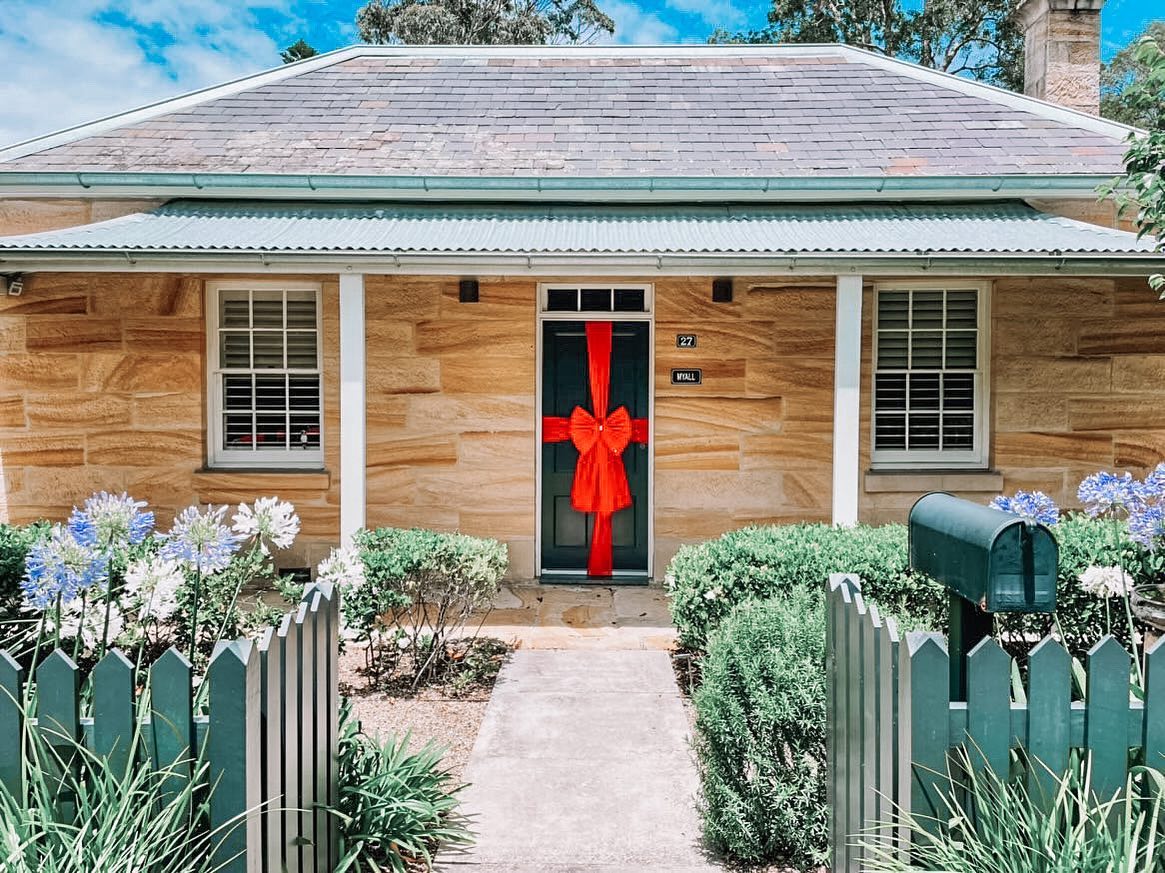 THE Red Door Bow - Image 6