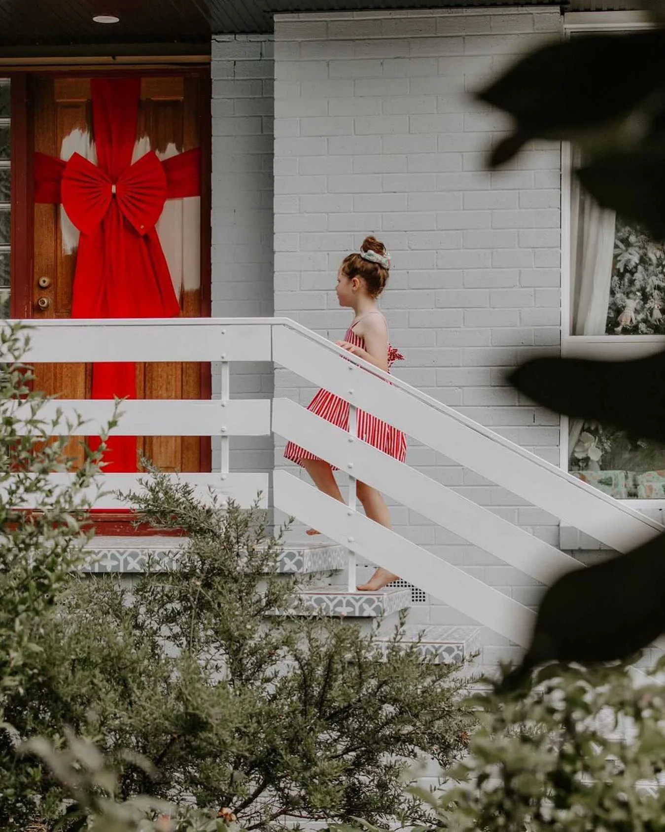 THE Red Door Bow - Image 7