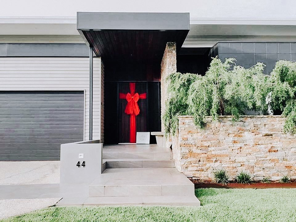 THE Red Door Bow - Image 9